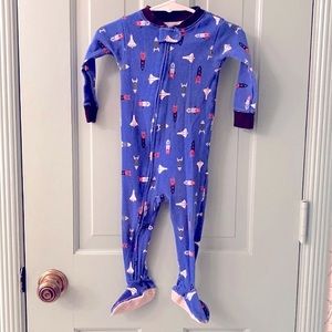 NWOT Carter’s 🚀⭐️ Rocket ship Cotton Footie Pajamas, 12M